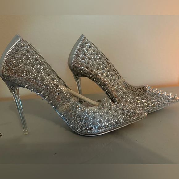 Steve Madden Various Clear Rhinestones Studded Pump - Picture 2 of 7